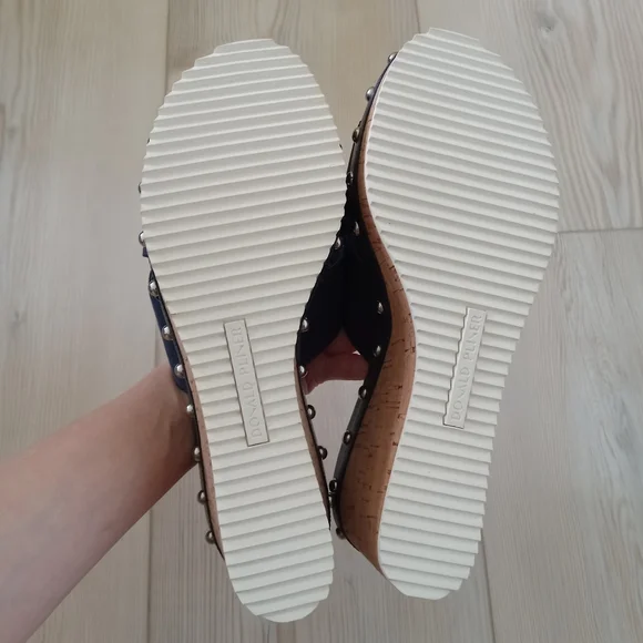 NWOB Donald Pliner Idraa Wedge Sandals - Picture 6 of 6